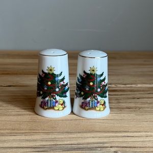Vintage Japan Holiday Presents Under The Christmas Tree Salt & Pepper Shakers